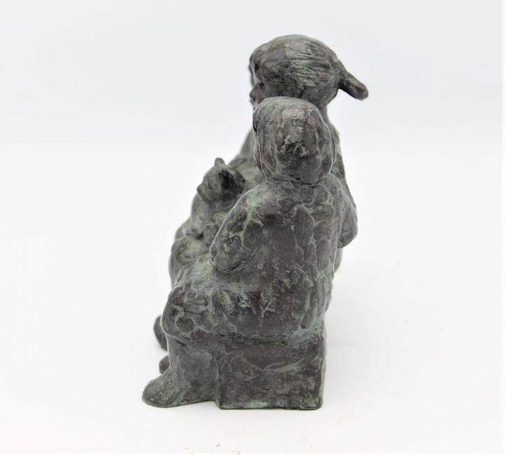 karin beek  drie kindjes en poes  brons x14x8 cm. e. 750 00  3 1833