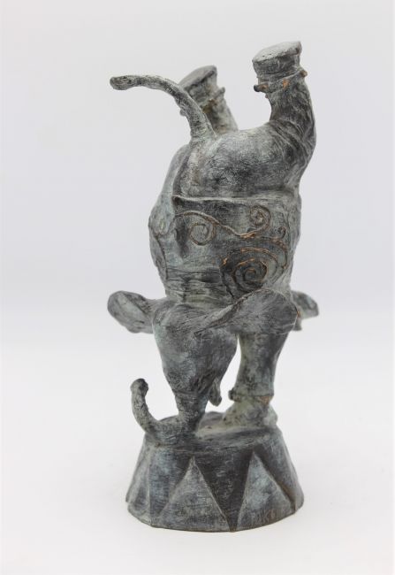 michiel kranendonk  olijk olifantje  brons  5x9x11 cm. 950 00  4 2155