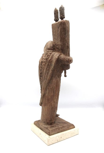 AMIRAN DJANASHVILI Man met de Thorah  brons x19x15 cm.    brons  E. 2900 00  6 3422