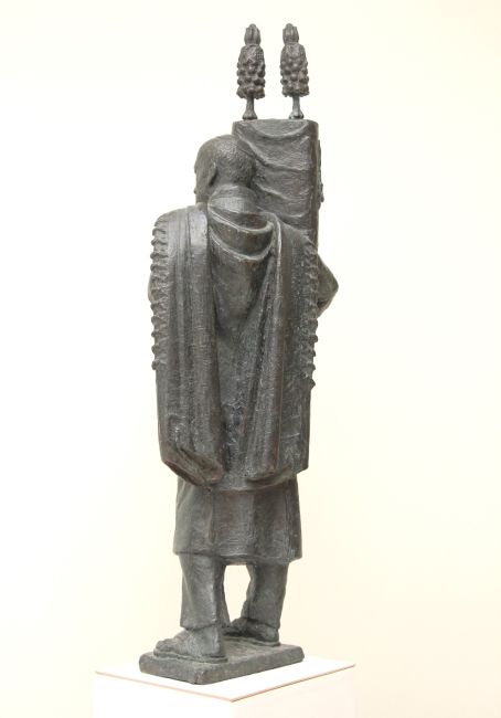 AMIRAN DJANSHVILI   Man met Thora II  brons x27x20 cm. 5700 00  4 3461