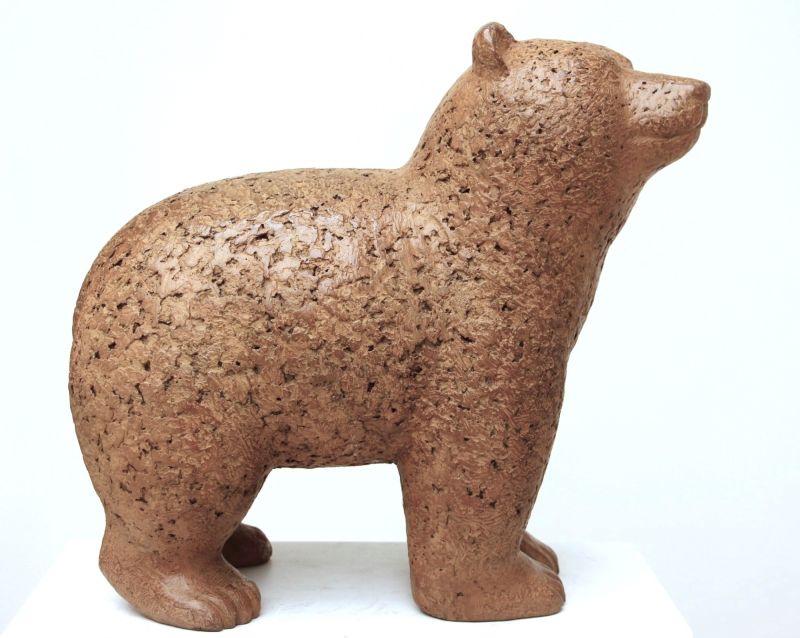 KARIN BEEK   Kleine beer  brons x24x50 cm. 6000 00  1 3856