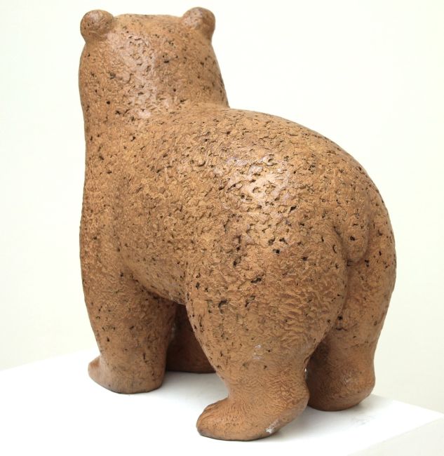 KARIN BEEK   Kleine beer  brons x24x50 cm. 6000 00  5 3860