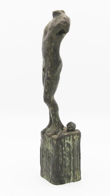 EPPE DE HAAN  Kleine tors staand  brons 2x6x5 cm. 1.100 00  4313