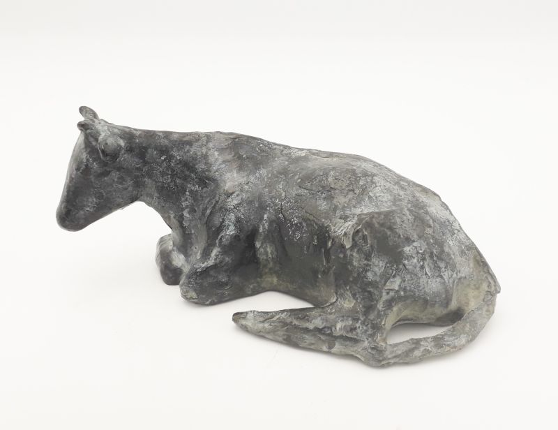MARINA VAN DER KOOI  Liggende koe  brons x8x15 cm. 95 00  1 4665