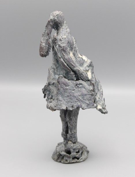 LIA VAN VUGT  Danseres met rok  brons  unicum x9x9 cm. 600 00   5  4768