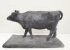 MARINA VAN DER KOOI  Grote koe  brons x23x52 cm.  2400 00  2 4707