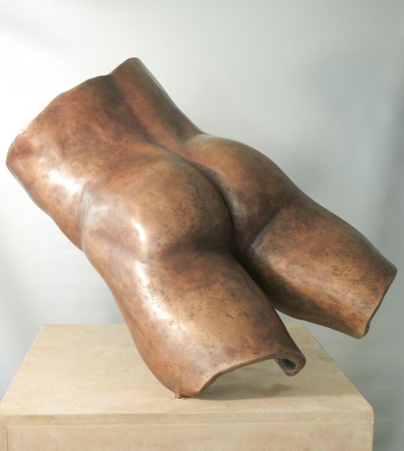 TEUN VAN STAVEREN  Frammento  brons x42x22 cm  nr 1 van 4   op houten sokkel  12.500 euro 5005