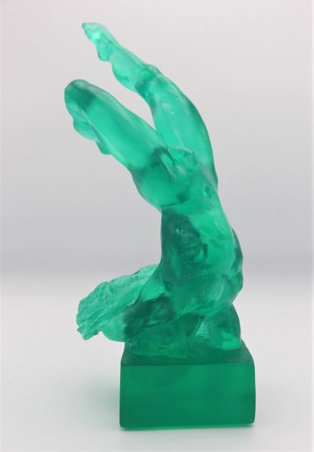 teun van staveren  icarus  giethars  smaragdgroen  glanzend  x12x17 cm.  900 878